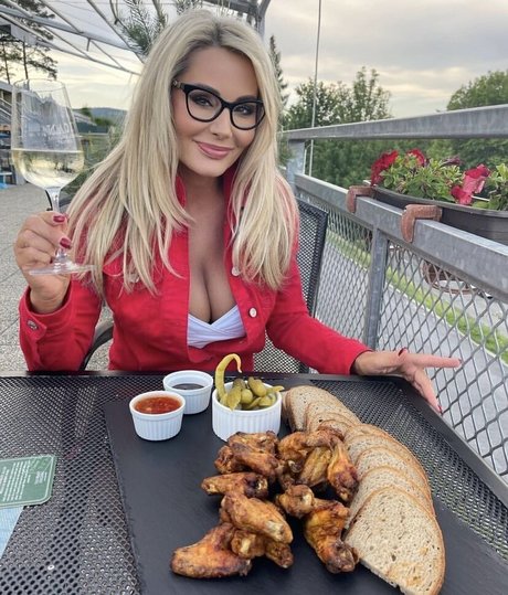 Lenka Dragounova セックスポルノスター 写真