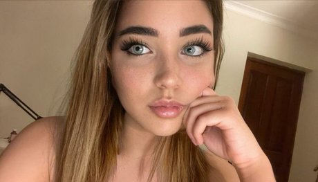 Natasha Snyder スター 裸 写真