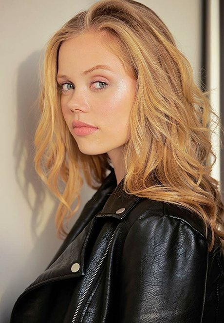 Annalisa Cochrane ホットなスター 写真