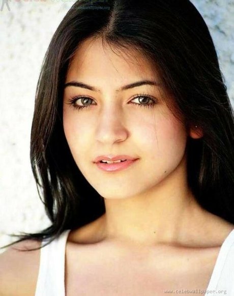 Anushka Sharma ポルノモデル 画像