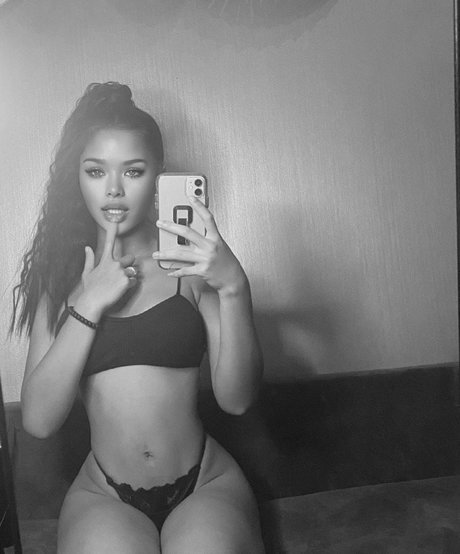 LittleSassha ヌードモデル 画像