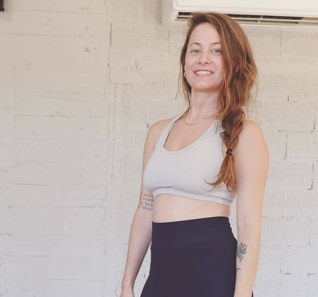 Yael Gayaa 無料女優 写真