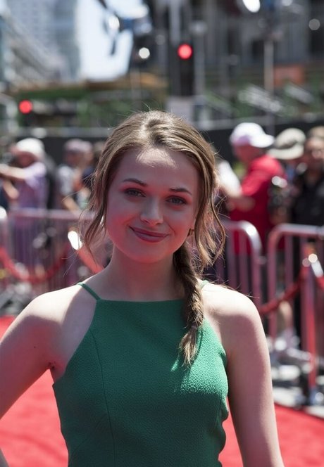 Alyssa Jirrels ポルノスター ヌード 画像