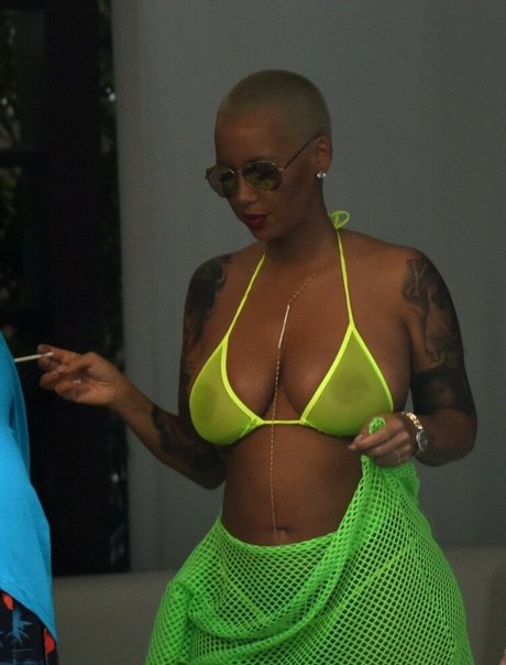 Amber Levonchuck ヌード女優 画像