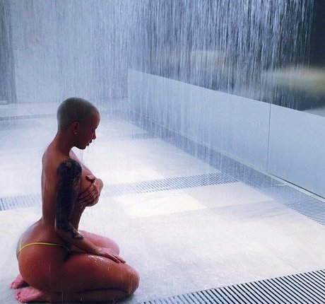 Amber Levonchuck ヌードのポルノスター アーカイブ