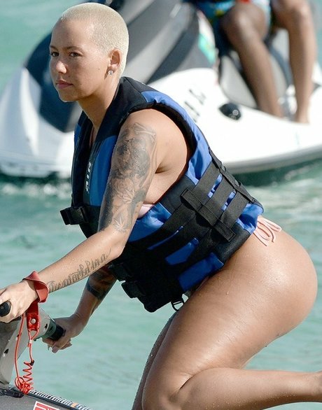 Amber Levonchuck セックスモデル 写真