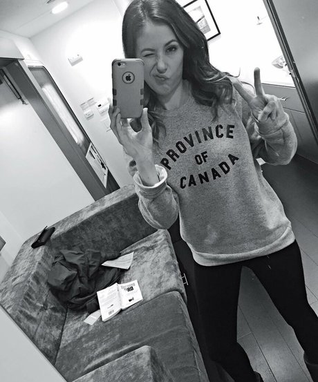 Amanda Crew 完璧なスター 写真