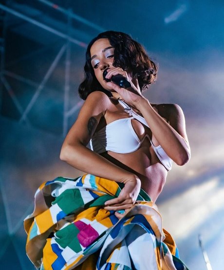 Zeynep Bastik 可愛いモデル 写真