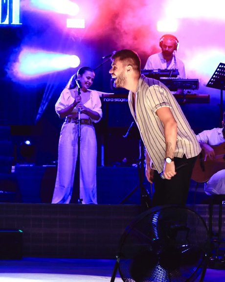 Zeynep Bastik 素敵なスター 写真