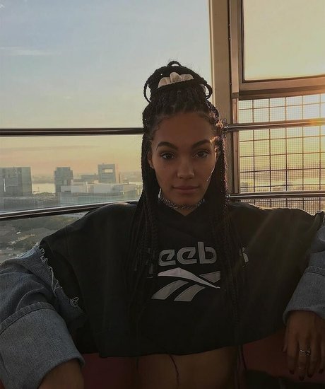 Alexis Gaube ヌードモデル 写真