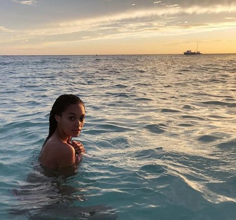 Alexis Gaube エロティックモデル 写真