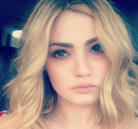 Alexis Raich かわいいスター 写真