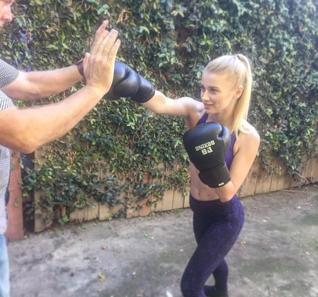 Alena Savostikova ホットなポルノスター ギャラリー