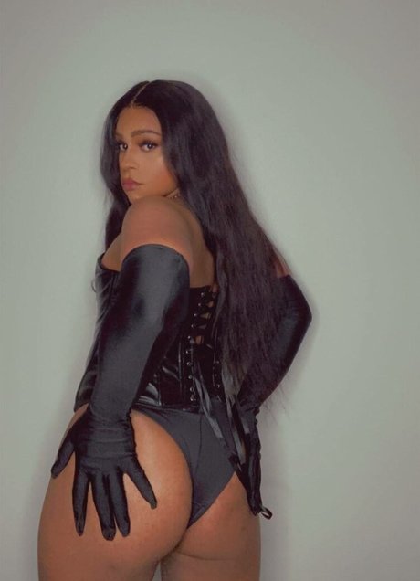 Bianca Brown ポルノスター アート ギャラリー