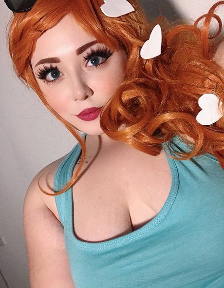 曲線美のティーンズOnlyFans アート裸 画像