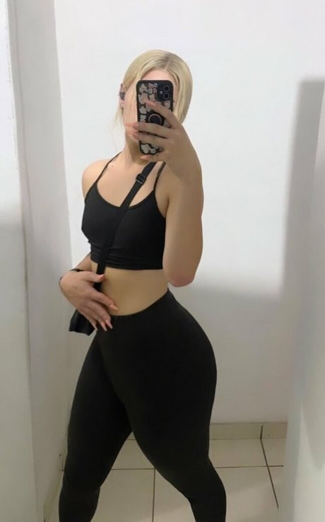 細身の巨乳OnlyFans xxx 写真