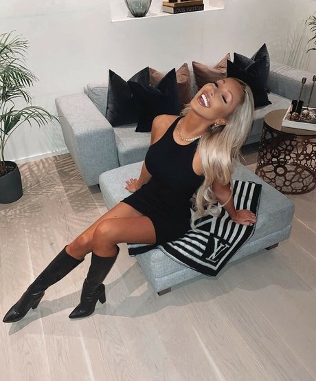 Carolinenitter ヌードのポルノスター 写真