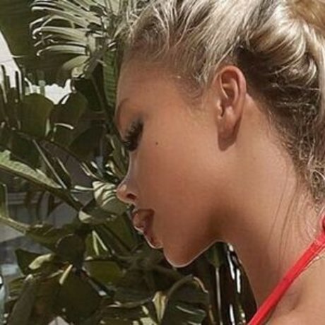 Carolinenitter セクシーなポルノスター 写真