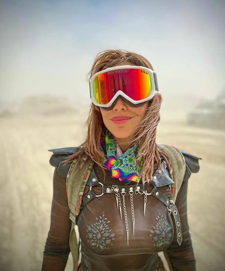 Maria Elisa Camargo XXXモデル 写真