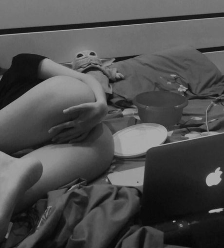 Meflia スター ヌード 画像