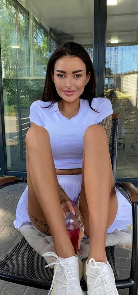 痩せた金髪の熟女OnlyFans セクシーヌード 画像