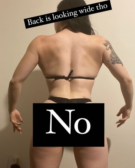 Amber The Valkyrie 裸のモデル 写真