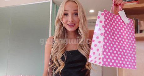 Gwen Gwiz トップ女優 画像