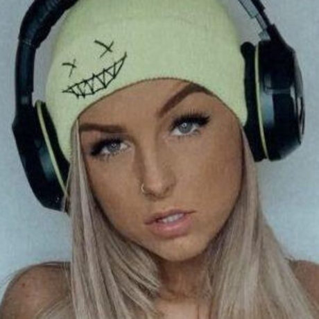 Lillie STOKES ポルノスター 独占 画像