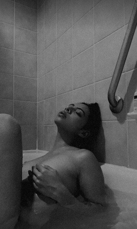 sabinamores エロティック女優 写真