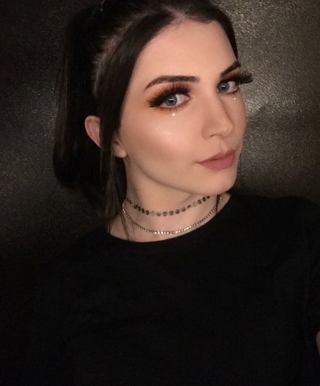 巨乳 射精 OnlyFans 美しい 画像