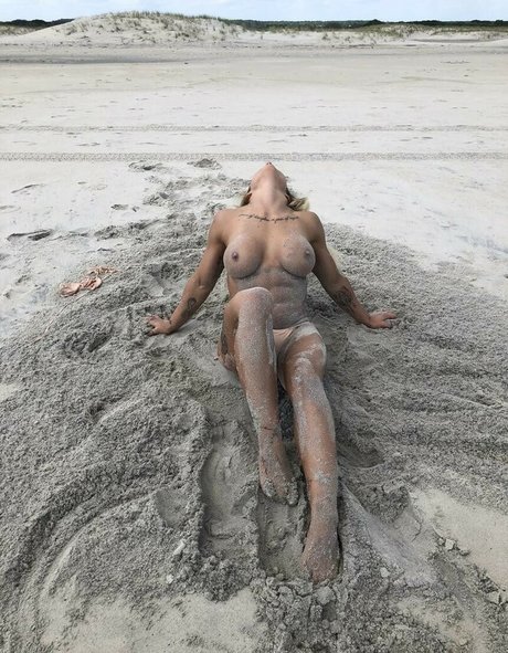 チンコを持つ女たち OnlyFans xxx 画像