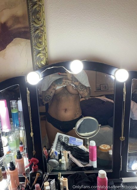 Alyssadoesntboost アダルトモデル 画像