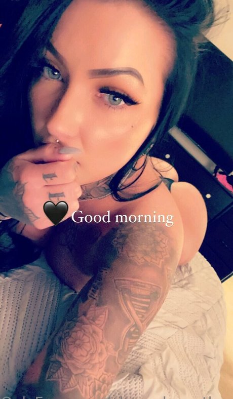 Alyssadoesntboost セクシーなスター 写真