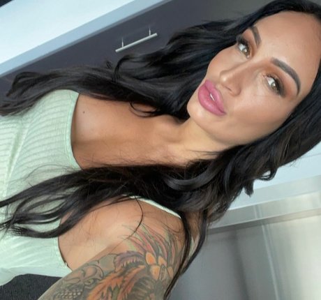 Hayley Vernon 高品質のポルノスター ギャラリー