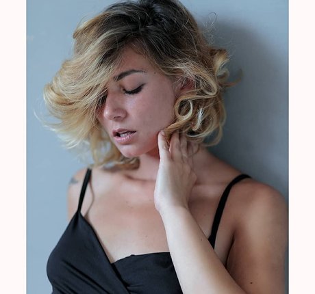 Antonell Spina ポルノスター ヌード 写真