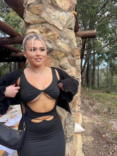 ellwilsun ポルノモデル 写真