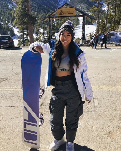 Janelle Ha ポルノスター 裸 ギャラリー