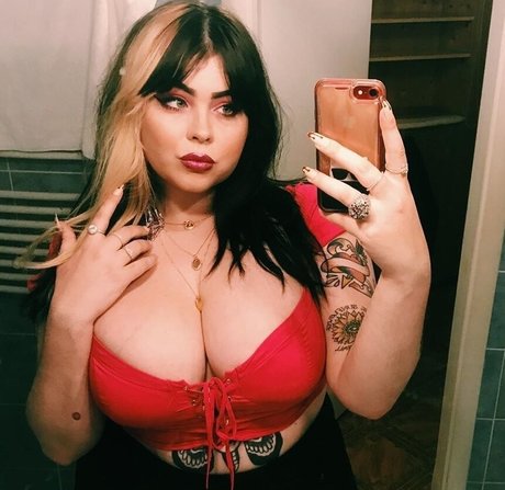 RebelRebellll ポルノスター ホット 画像