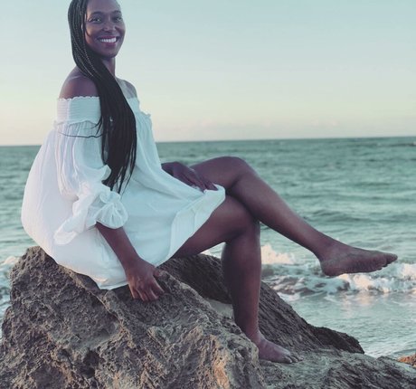 Dr Ebonie Vincent ヌードモデル 写真