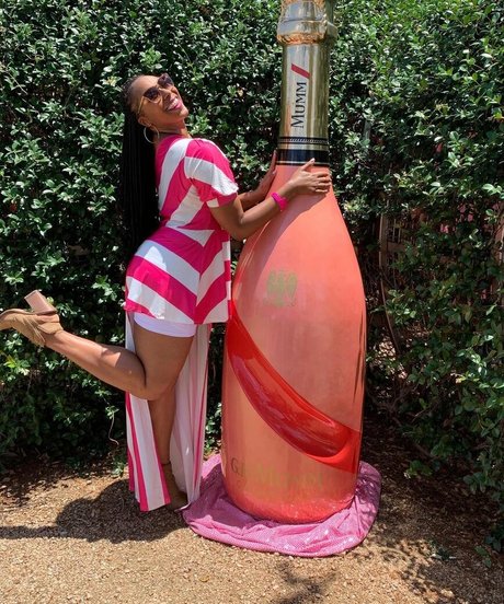 Dr Ebonie Vincent かわいいスター ギャラリー