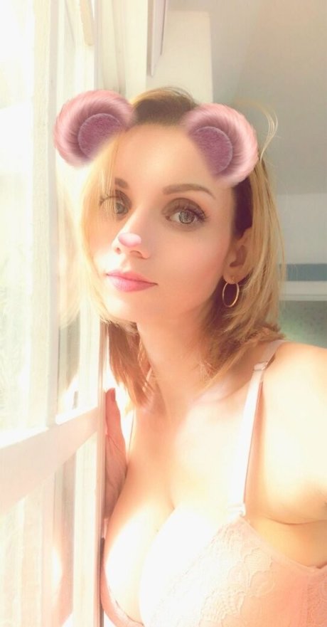 背の高いブロンドのOnlyFans 無料セックス 写真