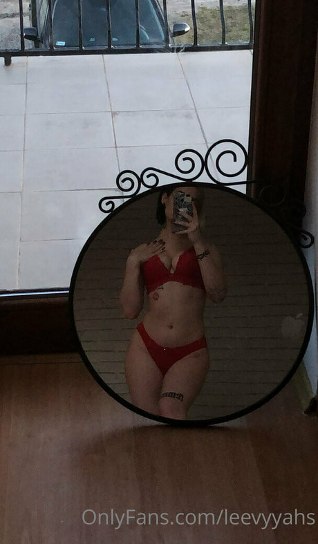 leevyyahs 最高のモデル 写真