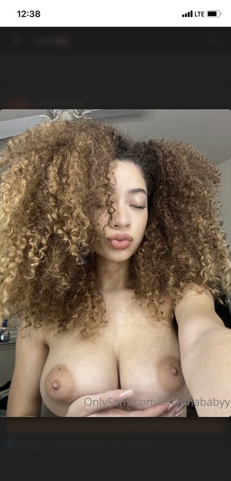 Ariannababyy 美しいモデル 写真