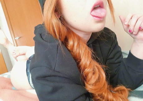 曲線美の熟女OnlyFans セックス 画像