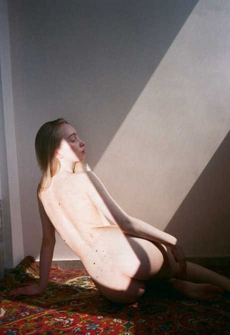 Polina Kobzeva ヌードスター 写真