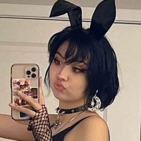 Awkwardlevi 可愛いモデル 写真