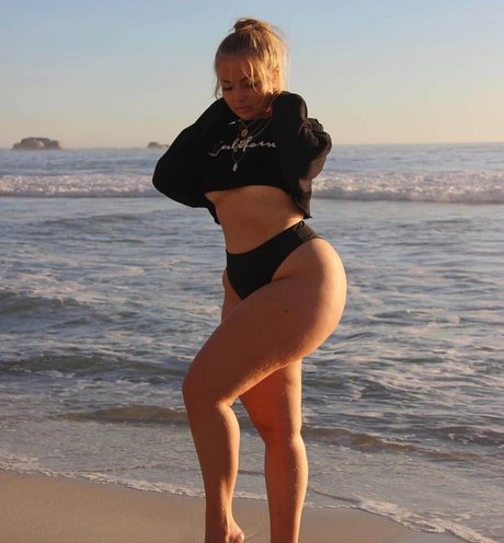 小柄で痩せたOnlyFans ホットポルノ 写真