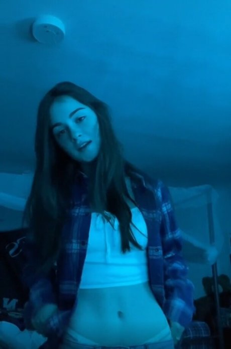 Nellie Rose アダルトスター ギャラリー