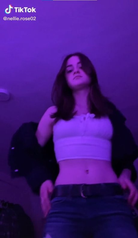 Nellie Rose セクシーなポルノスター 写真