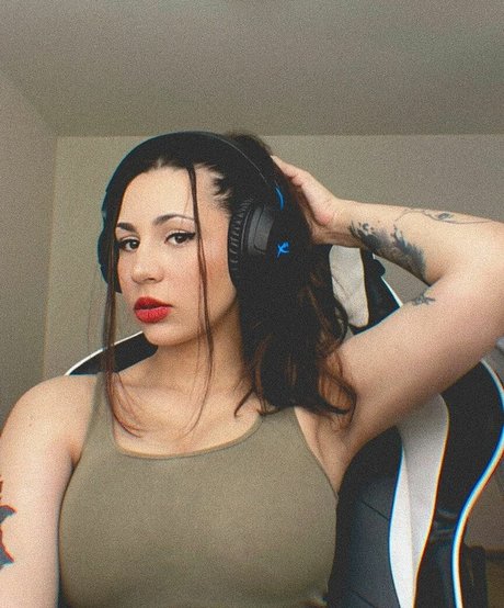 Vereunka 裸のポルノスター 画像